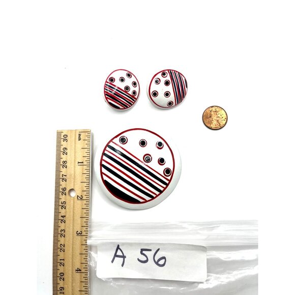 Retro Striped Button Pin & Earrings Set with silver neck ring - Picture 4 of 4